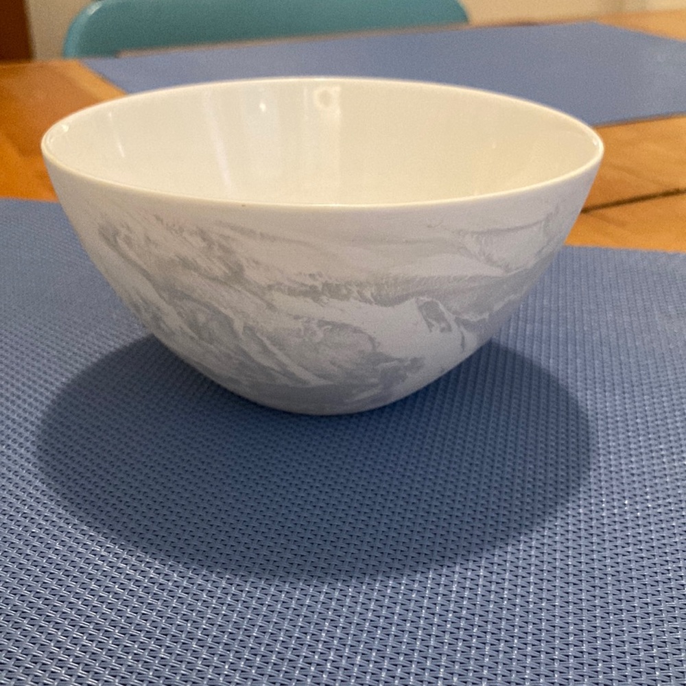 Marbled ceramic bowl